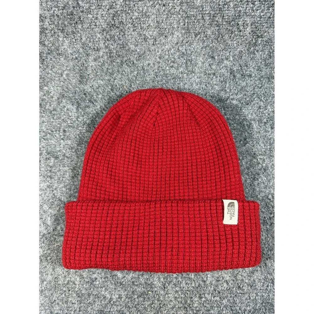 The North Face Salty Dog Beanie Red Knit Cuffed Unisex Hat One Size NF0A3FJW‎
